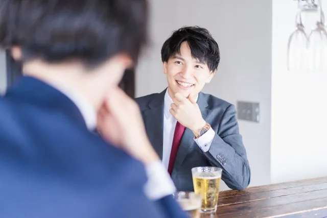 お酒を飲むサラリーマン